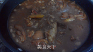 软糯可口下饭菜——花生焖蹄膀的做法步骤：6