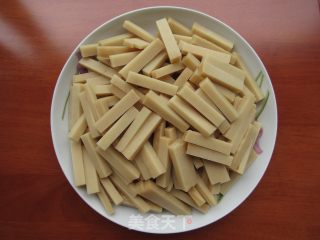 素炒黄粿条的做法步骤：1