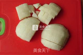 甜杏仁枸杞蒸梨的做法步骤：2