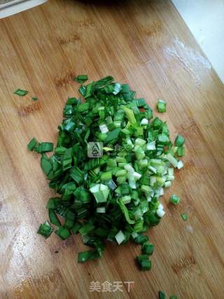 韭菜猪肉馄饨的做法步骤：2