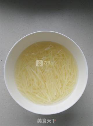 炝拌土豆丝的做法步骤：4