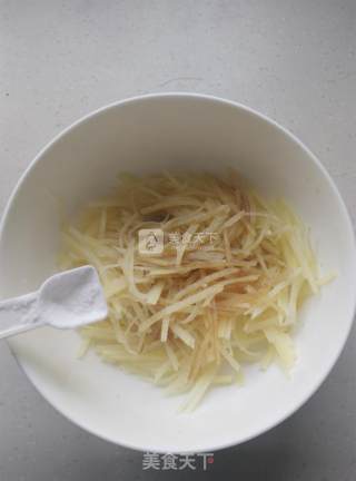 炝拌土豆丝的做法步骤：6