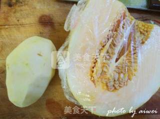金丝沙律蜜瓜的做法步骤：1