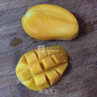 牛奶芒果西米露的做法步骤：2