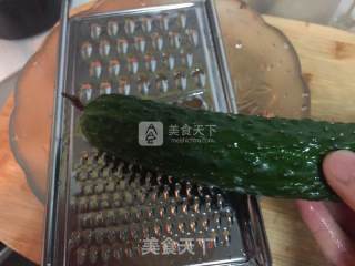 三文鱼黄瓜沙拉的做法步骤：1