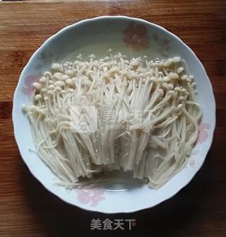 皮蛋剁椒拌金针茹的做法步骤：6