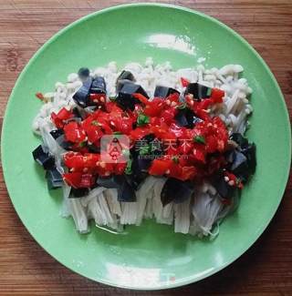 皮蛋剁椒拌金针茹的做法步骤：9