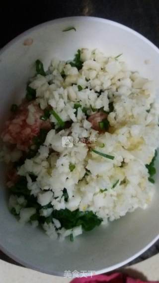 猪肉荸荠馄饨的做法步骤：1