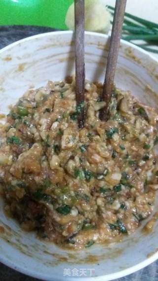 猪肉荸荠馄饨的做法步骤：2