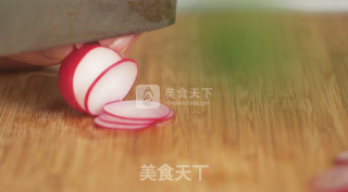 鲜虾沙拉豇豆花的做法步骤：1