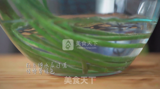 鲜虾沙拉豇豆花的做法步骤：3