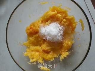 南瓜糯米饼的做法步骤：2