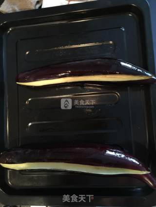 蒜香烤茄子之香煎三文鱼的做法步骤：1