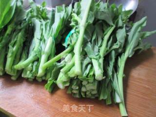 清炒菜苔的做法步骤：1