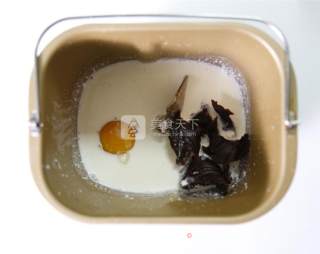 面包机做面包的方法（枣泥吐司）的做法步骤：1