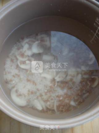红糙米百合粥的做法步骤：3