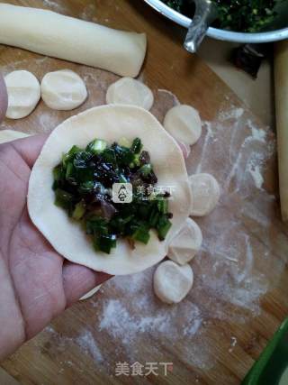 韭菜木耳酥饺的做法步骤：8