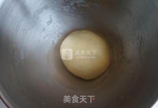 蛋黄果干花型面包的做法步骤：6