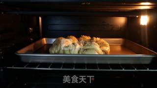 蛋黄果干花型面包的做法步骤：18