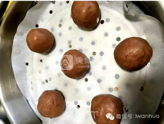 又大又软还会爆浆的全家欢甜品 巧克力糯米滋（附：详细步骤图）的做法步骤：5