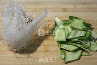 瓜片粉丝肉丸汤的做法步骤：4