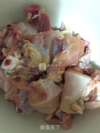 香菇烧鸡的做法步骤：1