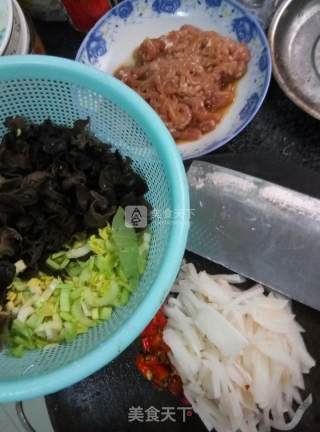 泡椒木耳肉丝的做法步骤：1