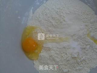 手擀面的做法步骤：1