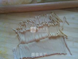 手擀面的做法步骤：8