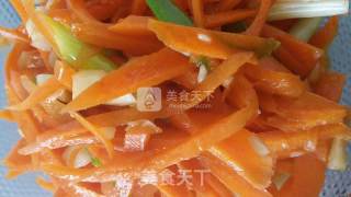 春季开胃菜*凉拌胡萝卜的做法步骤：2