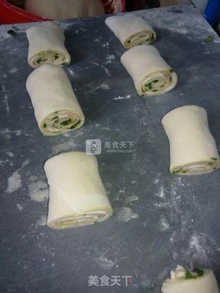 芝麻香葱辣椒卷的做法步骤：7