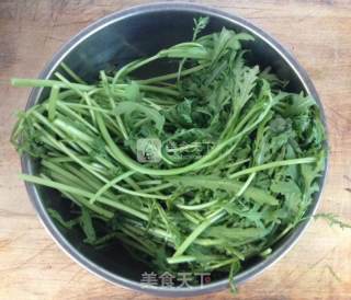 茼蒿炒海虾的做法步骤：2