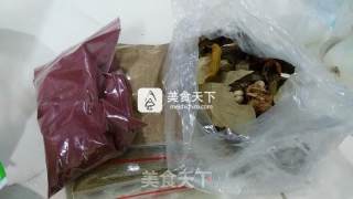 卤五花肉的做法步骤：1