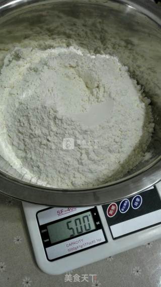 鲜肉包的做法步骤：1