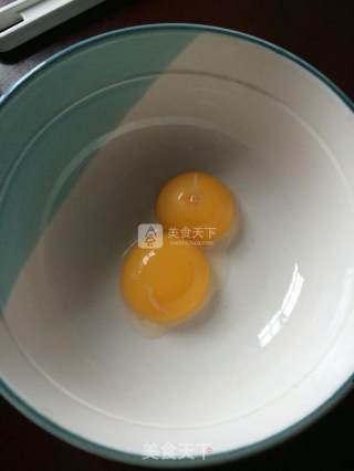 6寸戚风蛋糕的做法步骤：1
