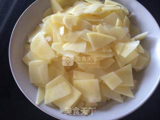 青椒土豆炒肉片的做法步骤：4