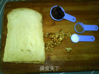 核桃葡萄干肉桂土司卷的做法步骤：1