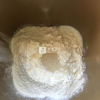 牛奶椰蓉小餐包-自己做就是放心的做法步骤：2