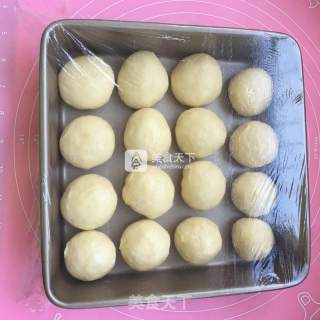 牛奶椰蓉小餐包-自己做就是放心的做法步骤：4