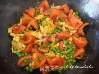西红柿豌豆炒鸡蛋的做法步骤：8