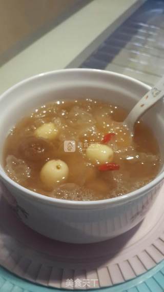 银耳莲子羹的做法步骤：3
