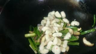 荸荠大蒜炒肉片的做法步骤：5