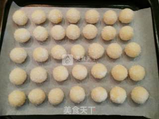 全蛋椰蓉球的做法步骤：9