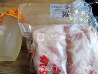 米酒炖羊肉的做法步骤：1