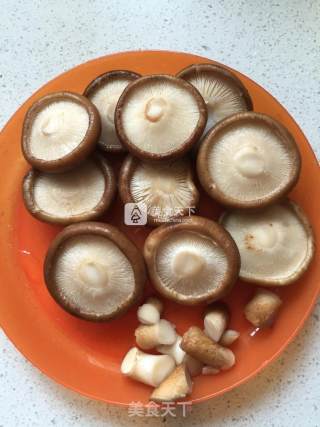 香菇酿肉的做法步骤：1
