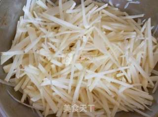 酸辣土豆丝的做法步骤：1