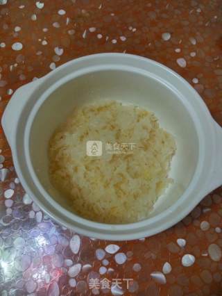 银耳雪梨莲子羹的做法步骤：1