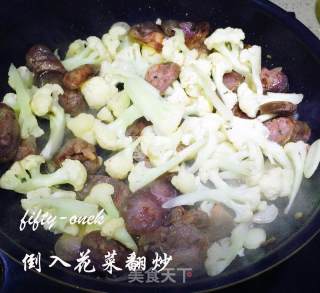 腊肠炒花菜的做法步骤：5