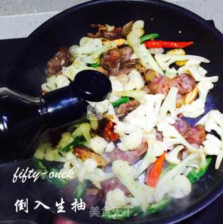 腊肠炒花菜的做法步骤：6