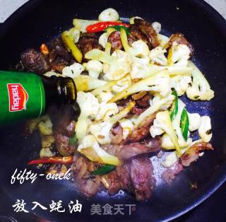 腊肠炒花菜的做法步骤：7